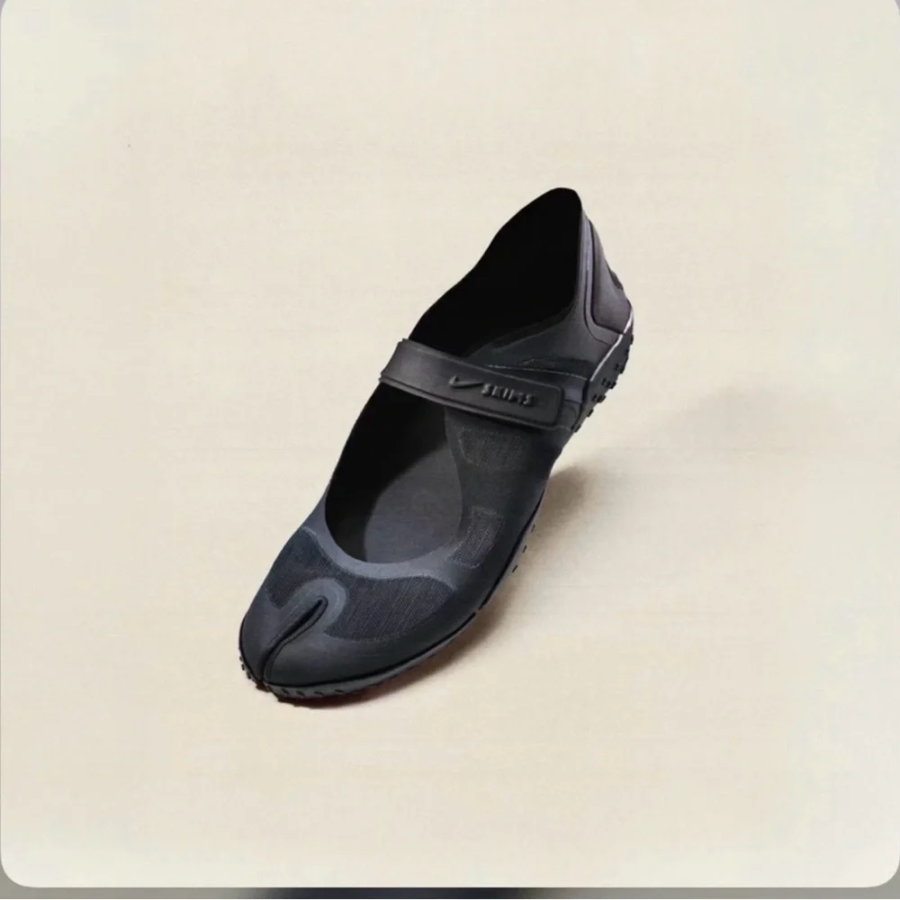 NikeSKIMS Footwear Mesh Rift Sneaker size 8 black - Picture 8 of 8